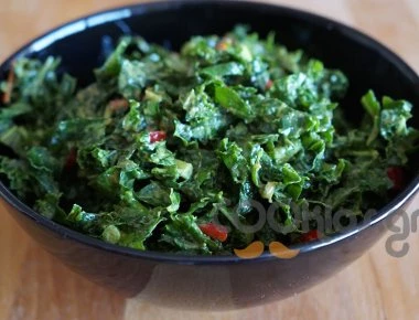 H συνταγή της ημέρας: Σαλάτα κέιλ με λεμόνι, καυτερή πιπεριά και μέντα